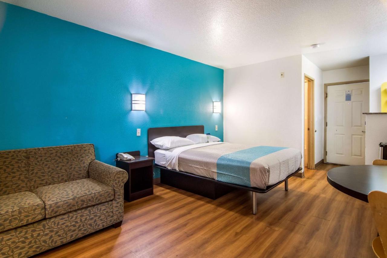 Motel 6 Portland Mall - 205 Eksteriør billede